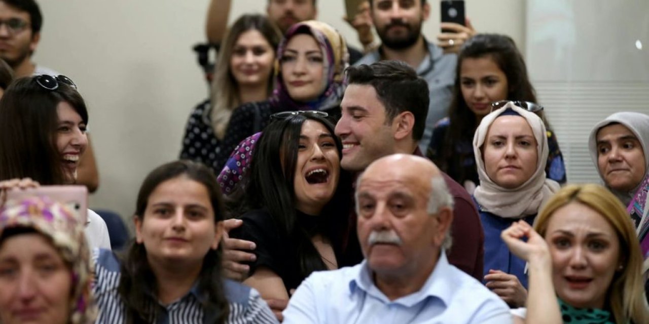 Yüz Binlerce Öğretmen Ailesi MEB'den Atama Haberi Bekliyor