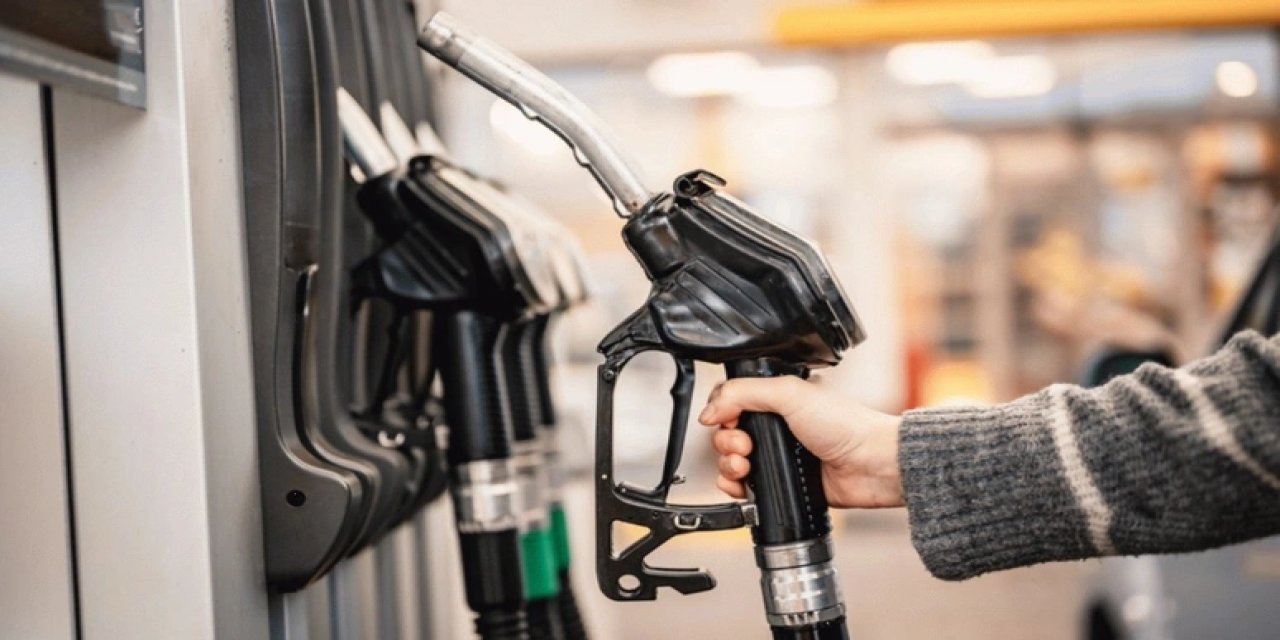 Akaryakıta Bi'İndirim Bir Zam Haberi: İşte Benzin, Motorin ve LPG Son Fiyatları