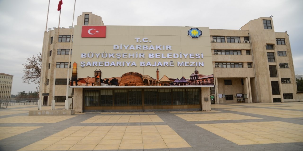 İçişleri Bakanı Açıkladı: Mardin'de İstiklal Marşı Okunmadı Diyarbakır'da Türk Bayrağı Kaldırıldı