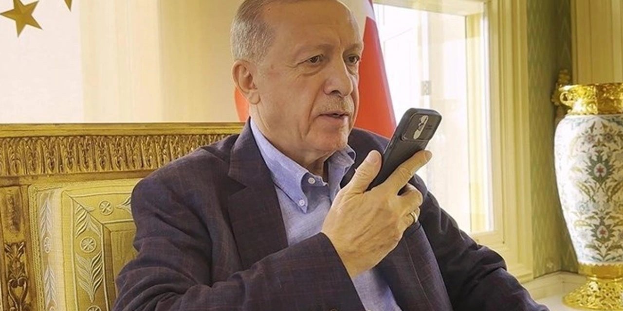 Cumhurbaşkanı Erdoğan Telefonunda Yüklü Olan 1 Uygulama Merak Konusu Oldu