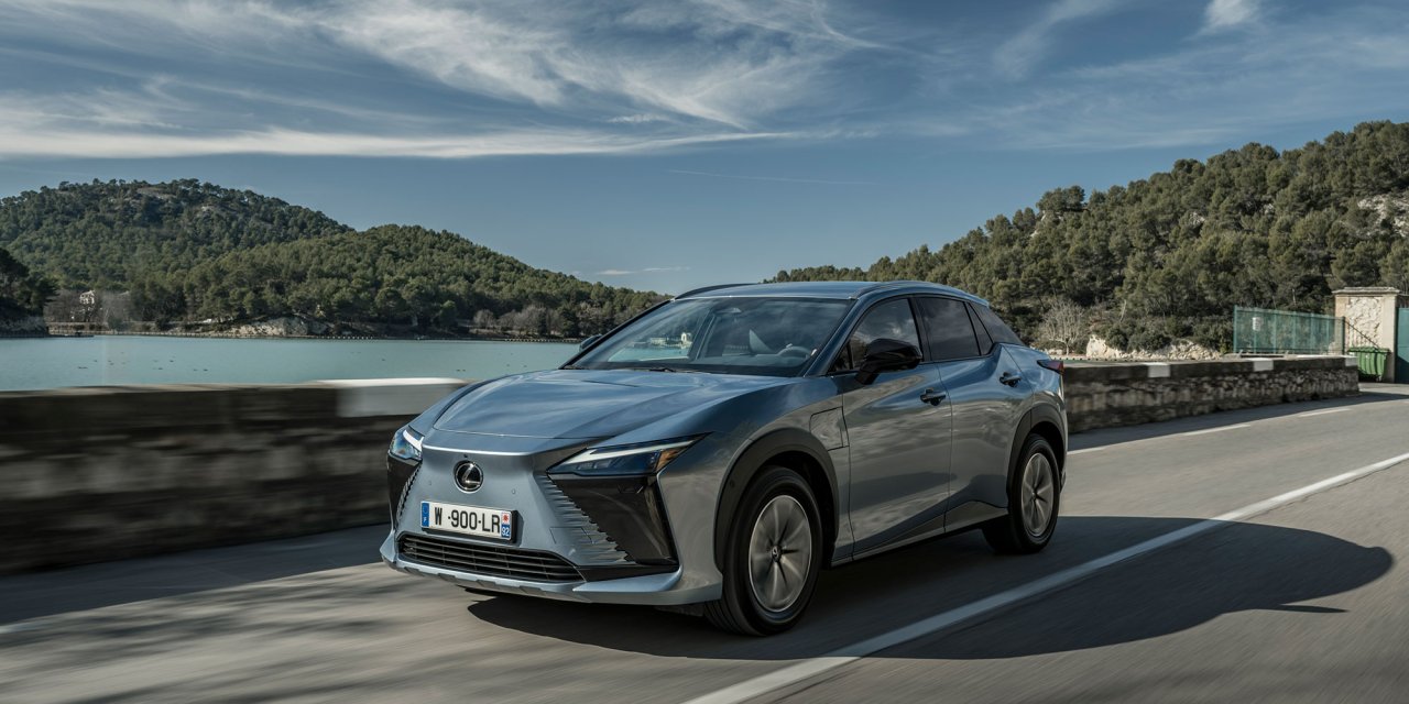 Lexus, Türkiye'de 2023 model elektrikli otomobil atağına kalktı