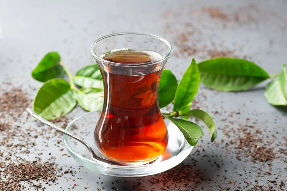 Çaysız Yaşayamam Diyenler: Çay Tüketimi Ömrü Uzatıyor mu Kısaltıyor mu?