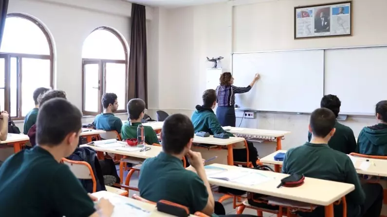 MEB'de Okullarda Yeni Dönem Başlıyor: Öğretmen Öğrenci İçin Özel Açılacak!